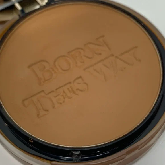 Too Faced Born This Way Powder Foundation Chai - Picture 2 of 3